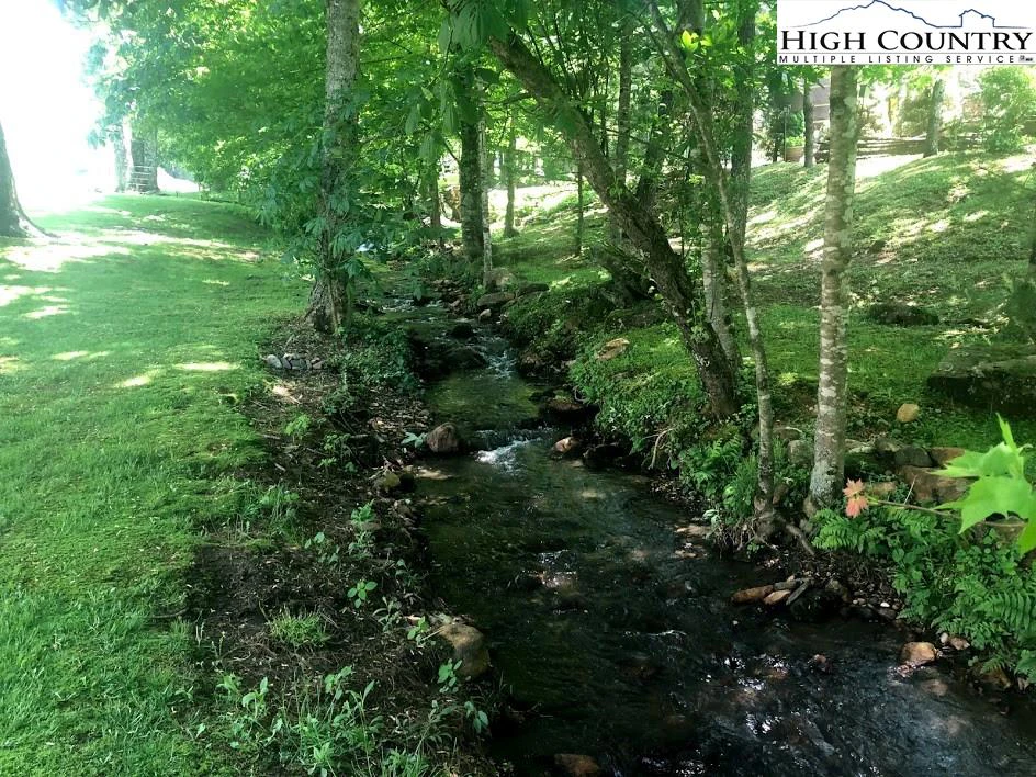Image number 2 for the current listing