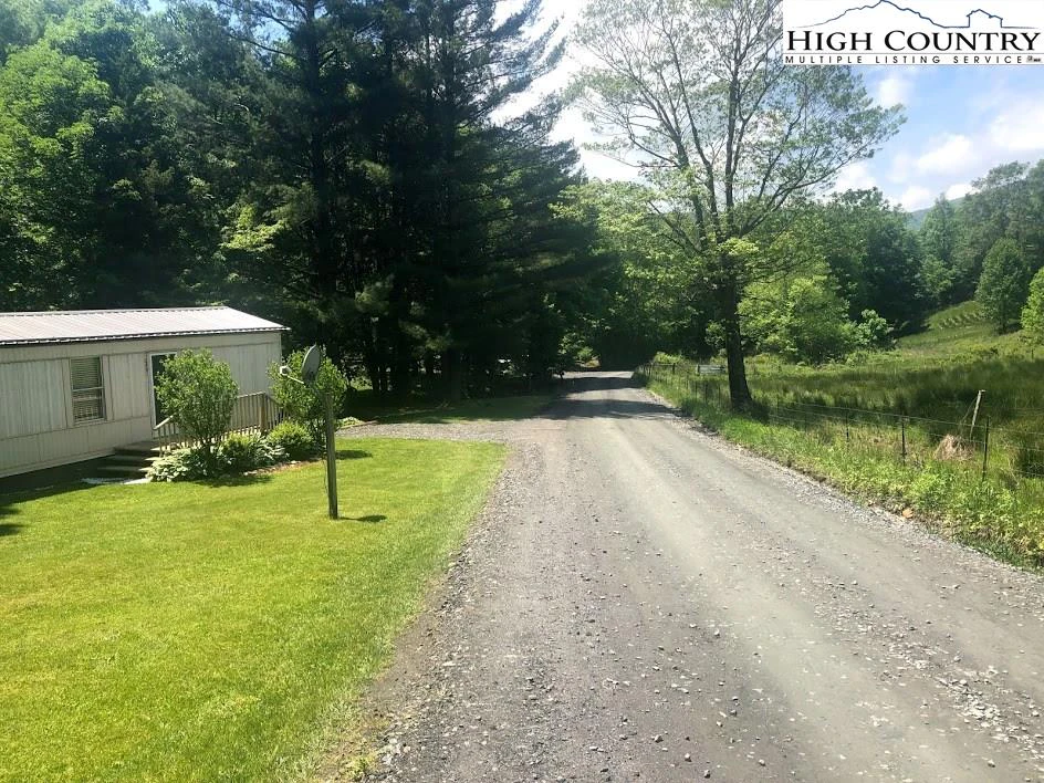 Image number 3 for the current listing