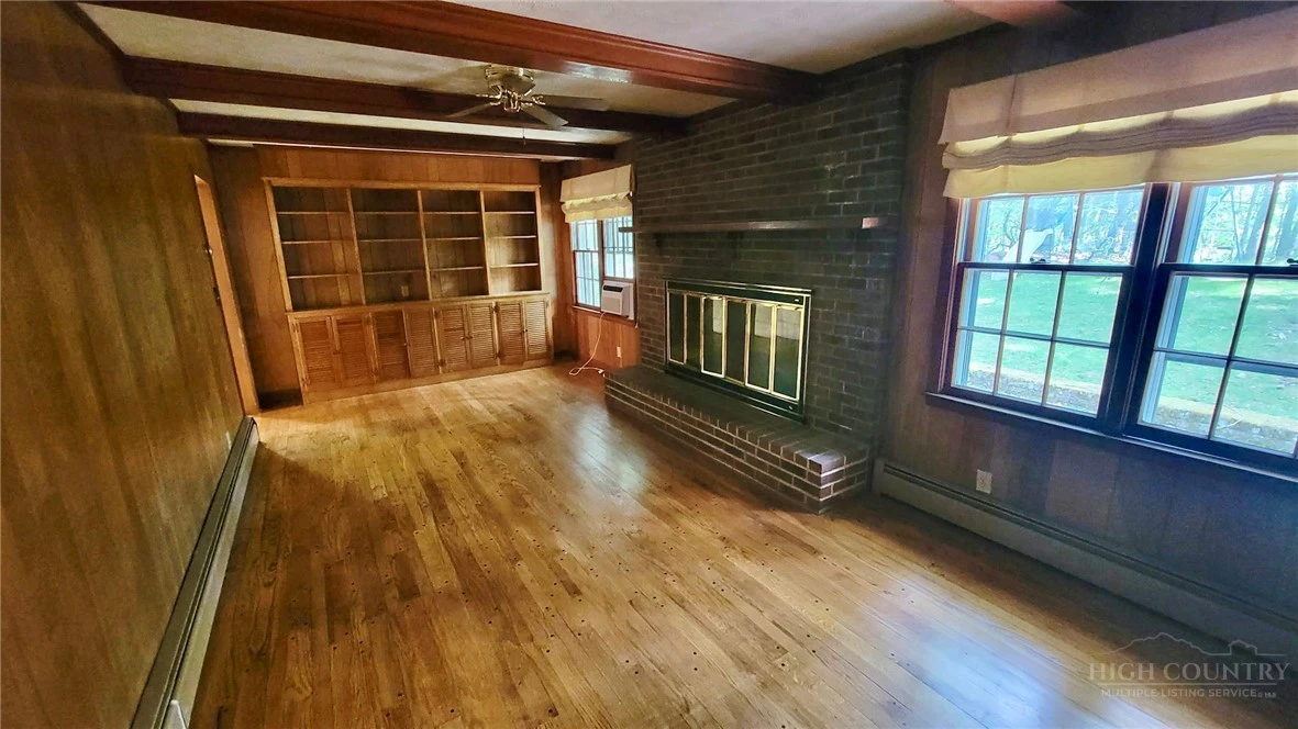 Image number 4 for the current listing