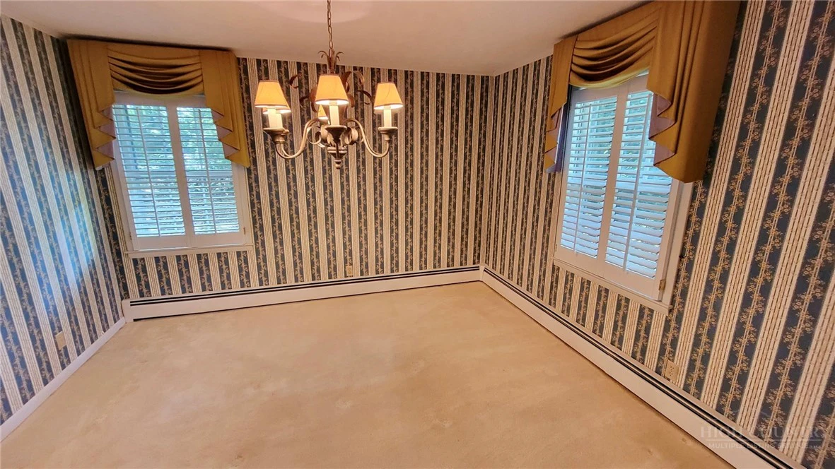 Image number 8 for the current listing