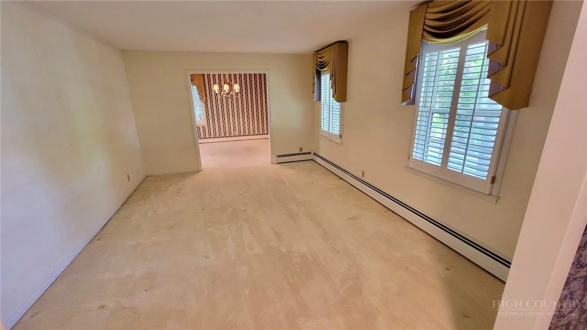 Image number 9 for the current listing