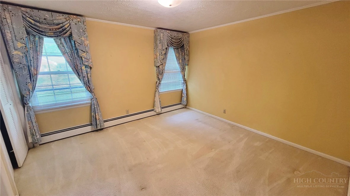 Image number 13 for the current listing
