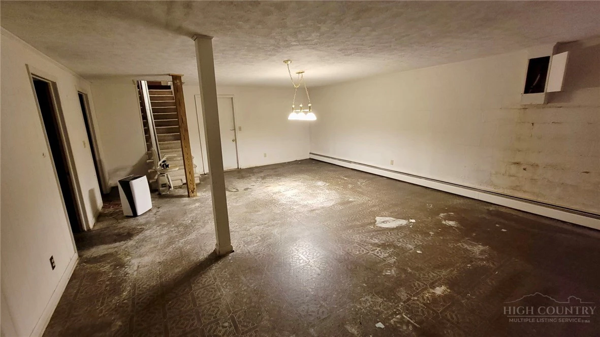 Image number 15 for the current listing
