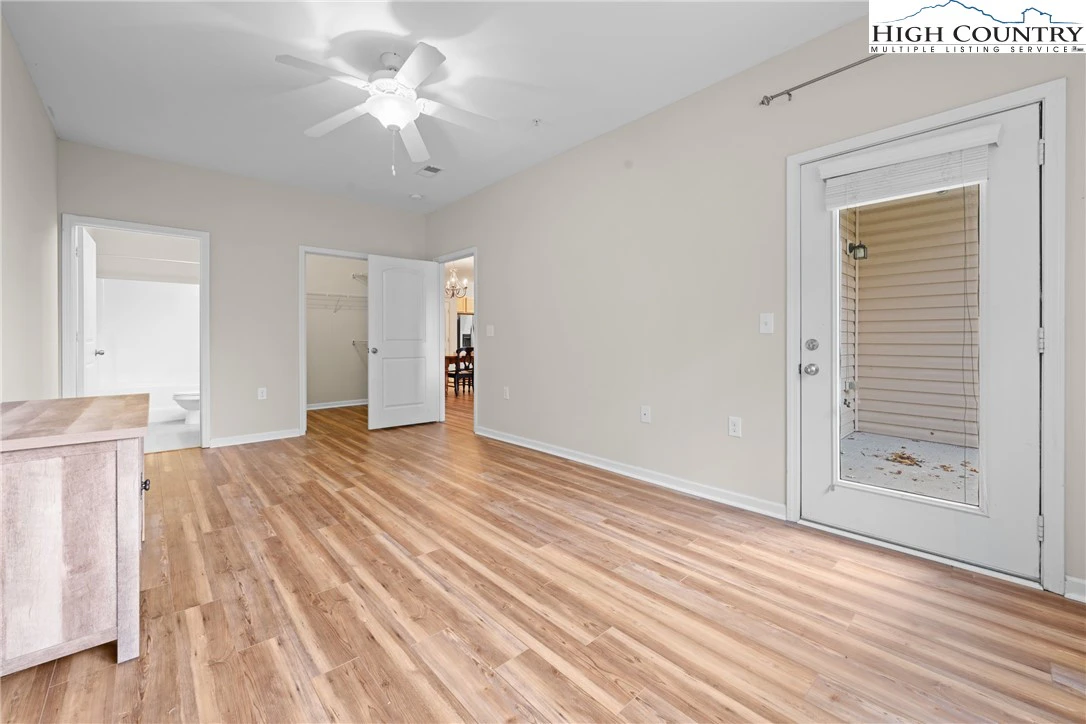 Image number 16 for the current listing