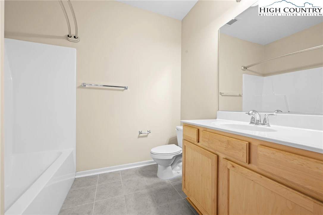 Image number 9 for the current listing