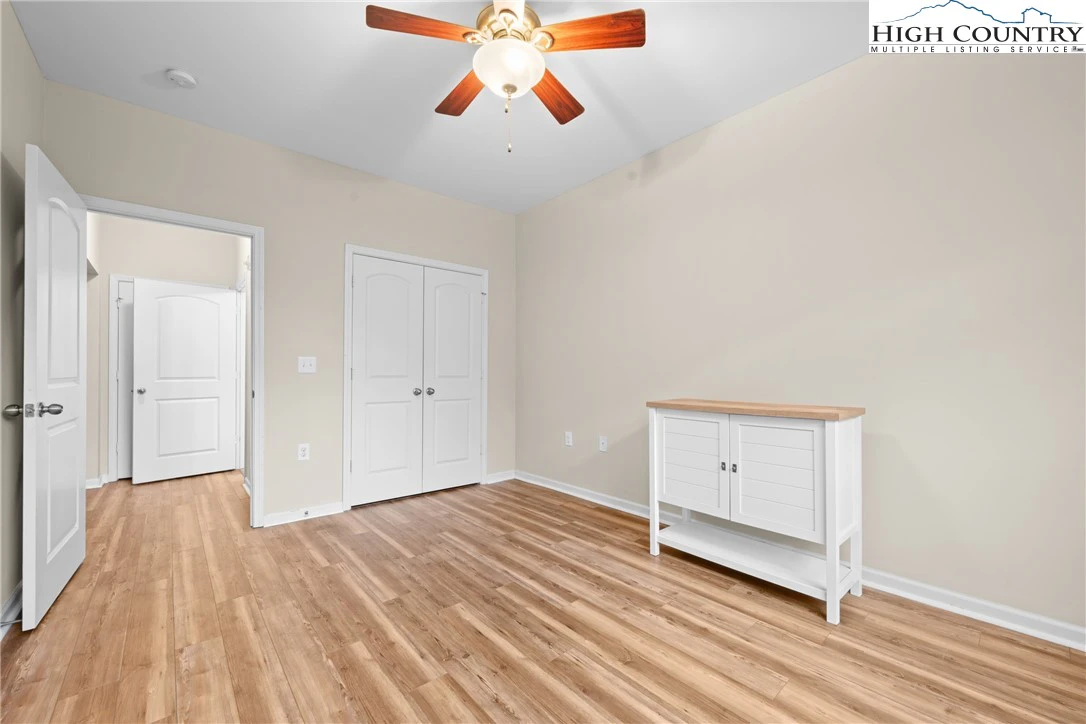 Image number 7 for the current listing