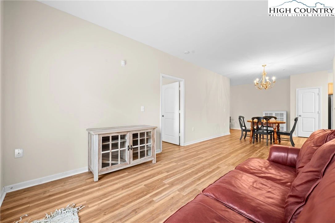 Image number 18 for the current listing