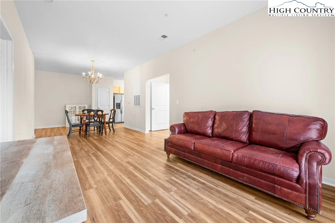 Image number 2 for the current listing