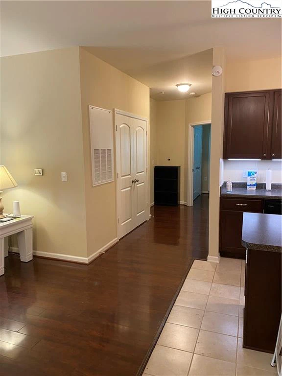 Image number 2 for the current listing