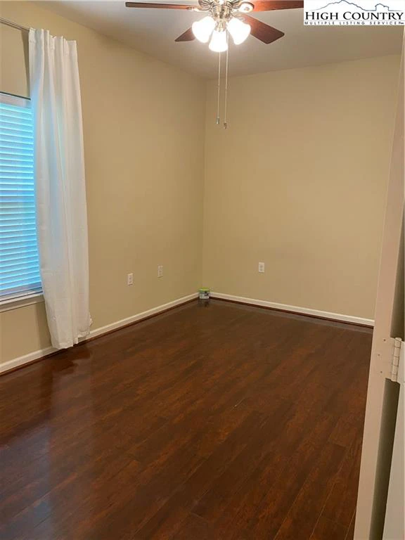 Image number 11 for the current listing