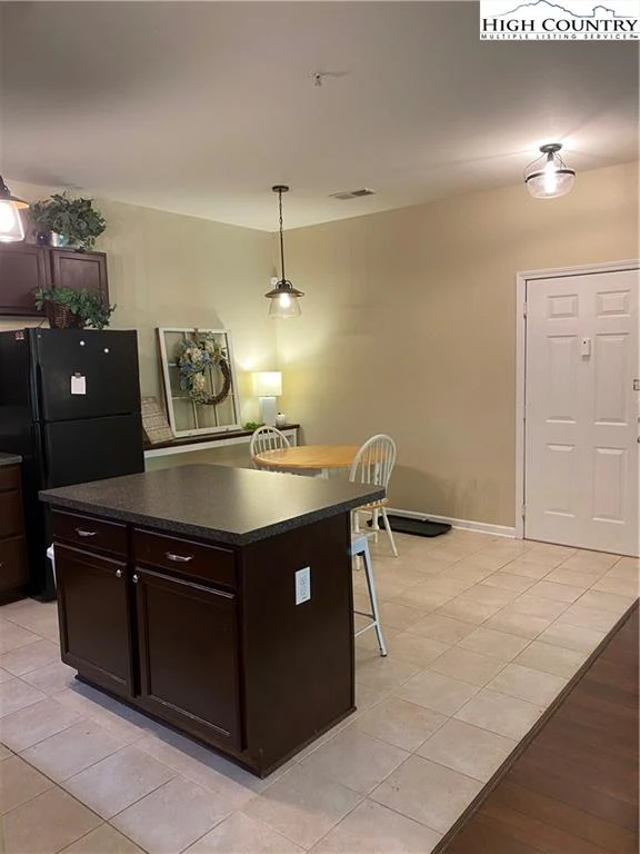 Image number 4 for the current listing
