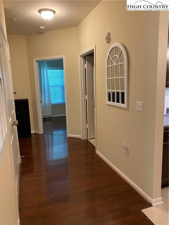 Image number 3 for the current listing