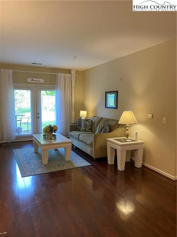 Image number 18 for the current listing