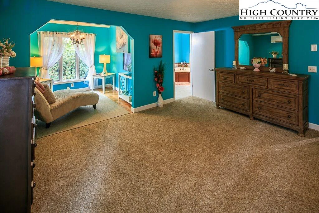 Image number 9 for the current listing