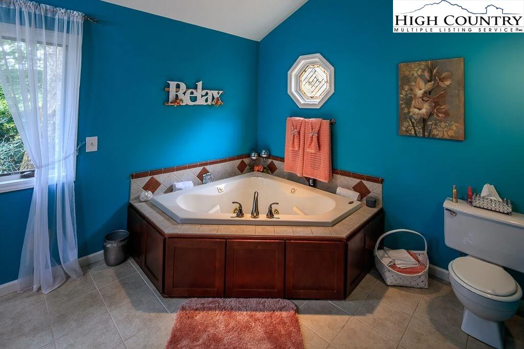 Image number 11 for the current listing