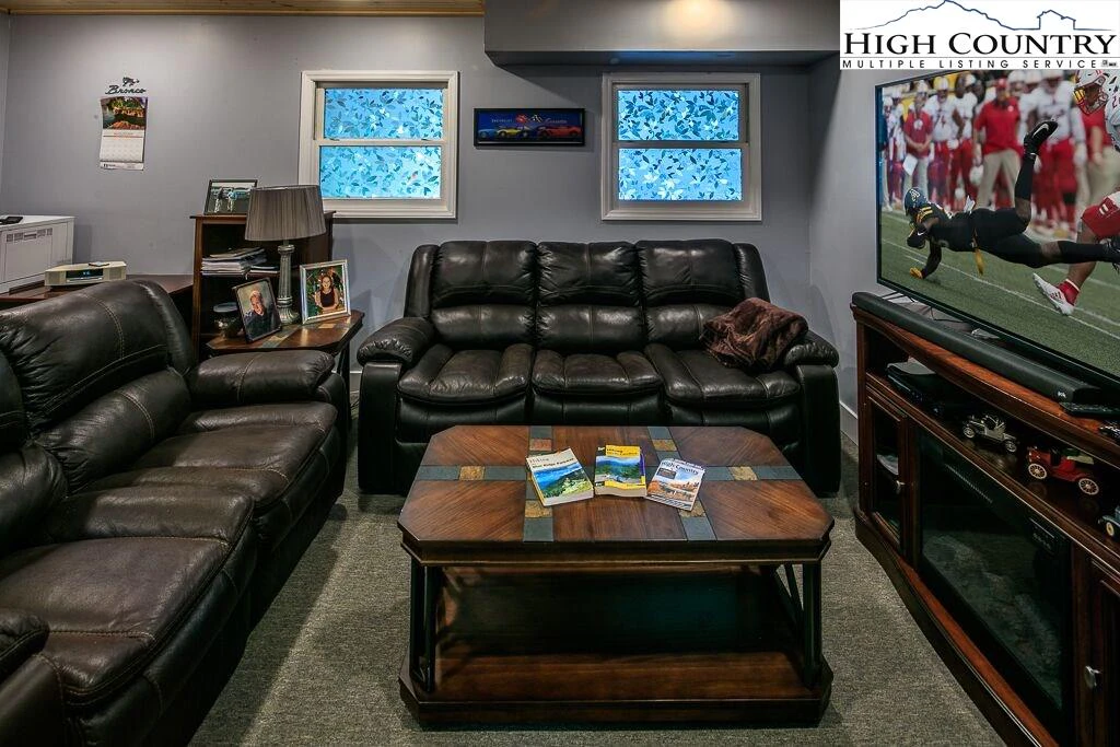 Image number 18 for the current listing
