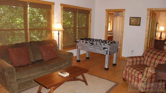 Image number 21 for the current listing
