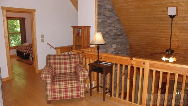 Image number 19 for the current listing