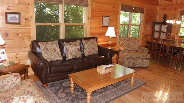 Image number 9 for the current listing
