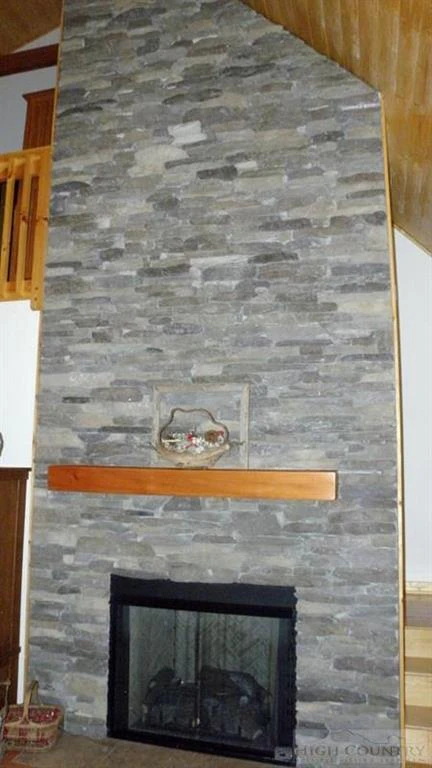 Image number 4 for the current listing