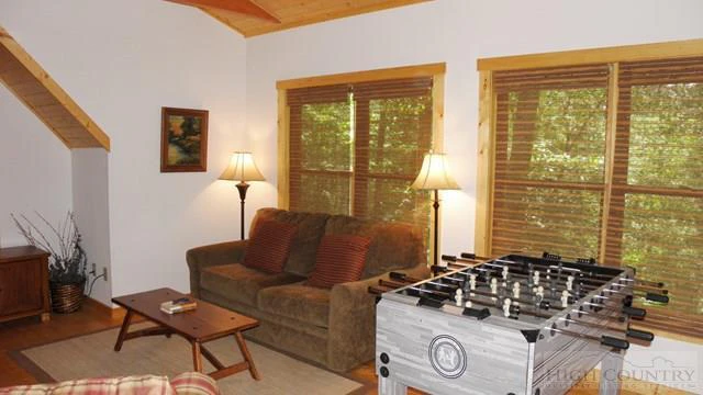 Image number 22 for the current listing