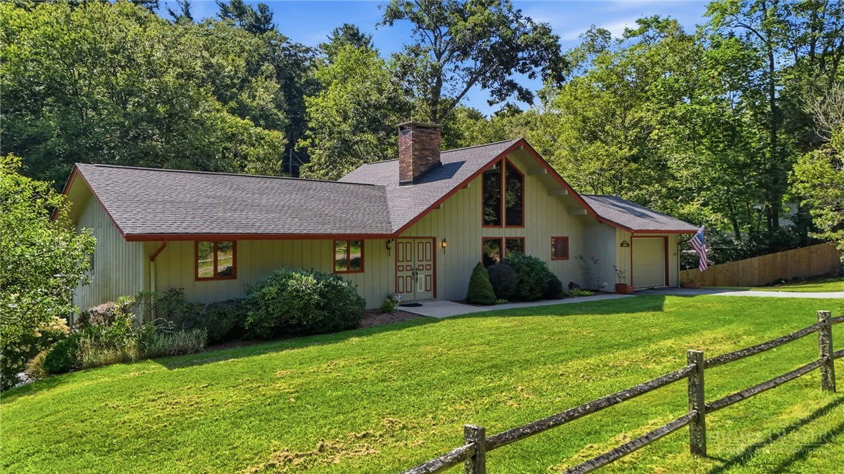 Image number 1 for the current listing