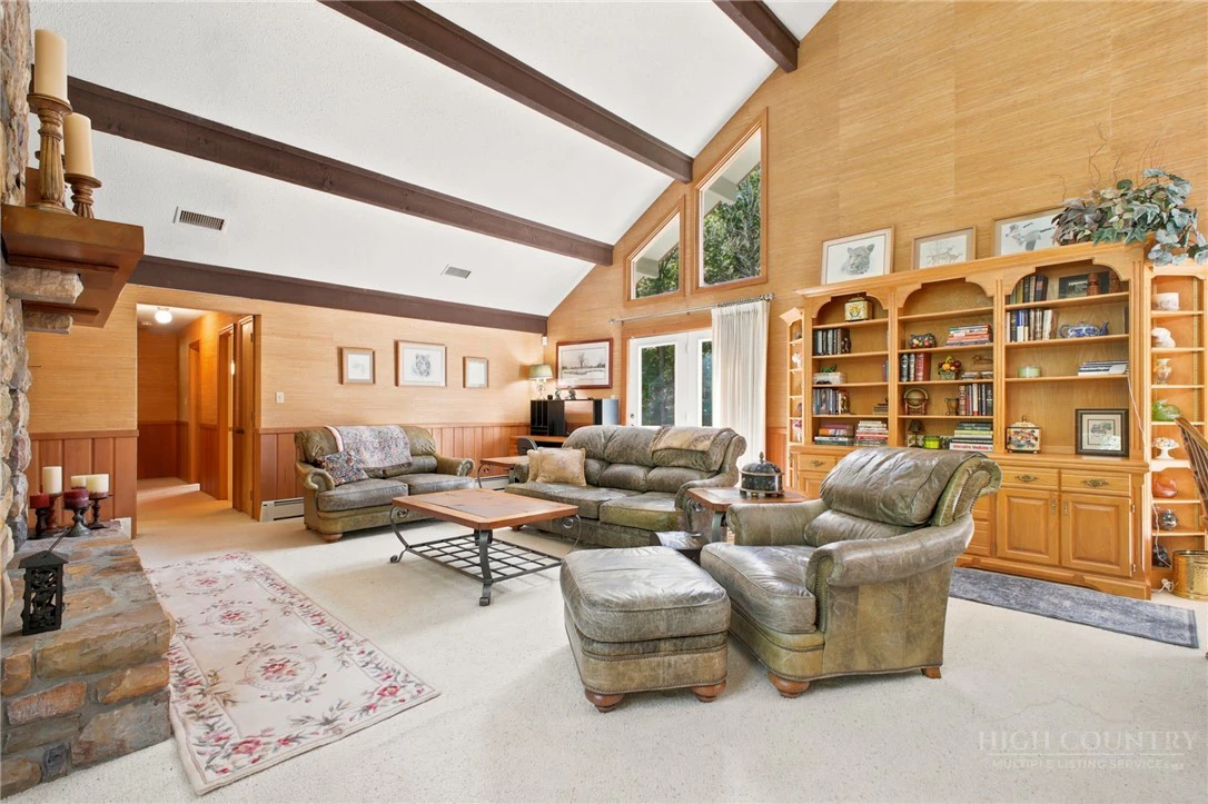 Image number 14 for the current listing