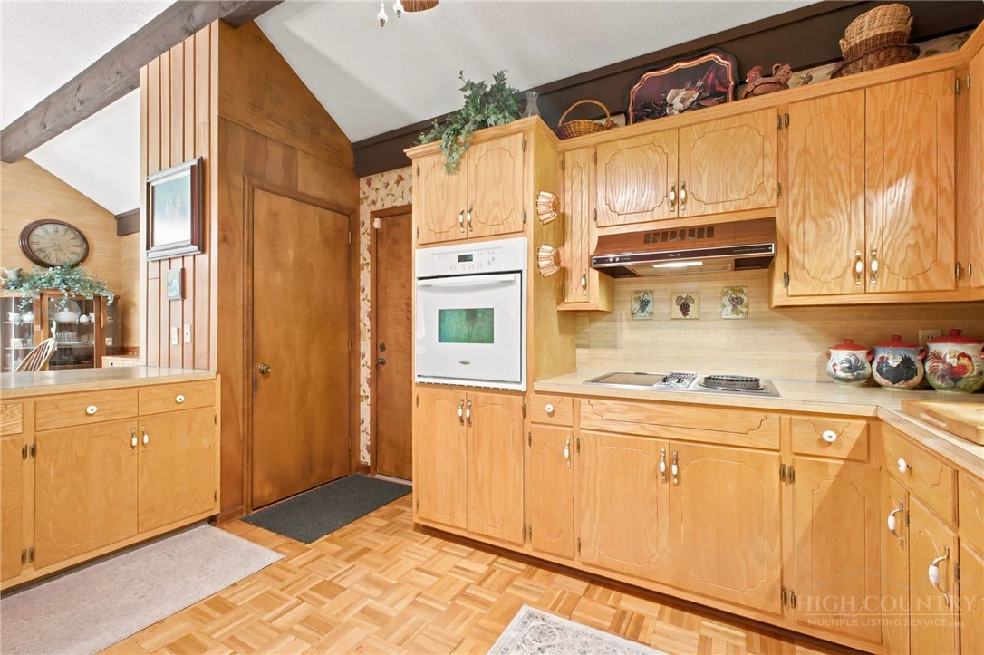 Image number 17 for the current listing