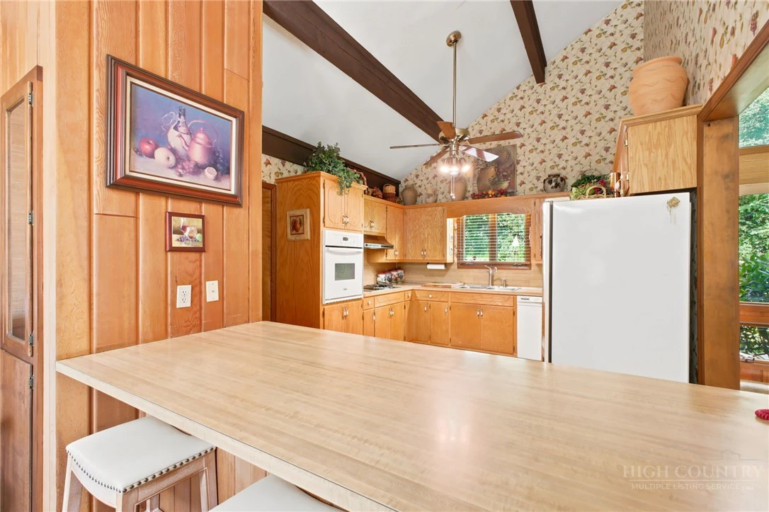 Image number 19 for the current listing