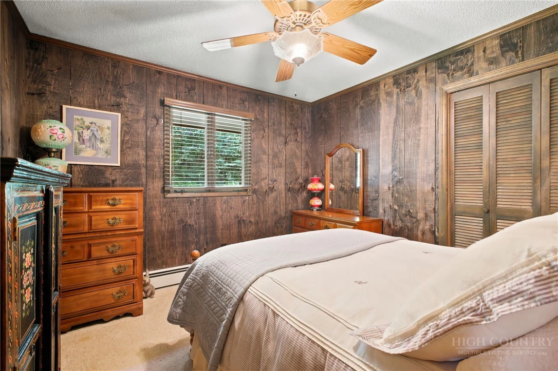 Image number 20 for the current listing
