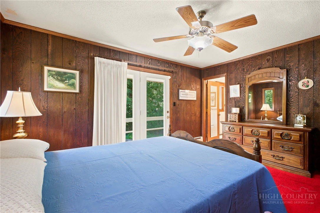 Image number 28 for the current listing