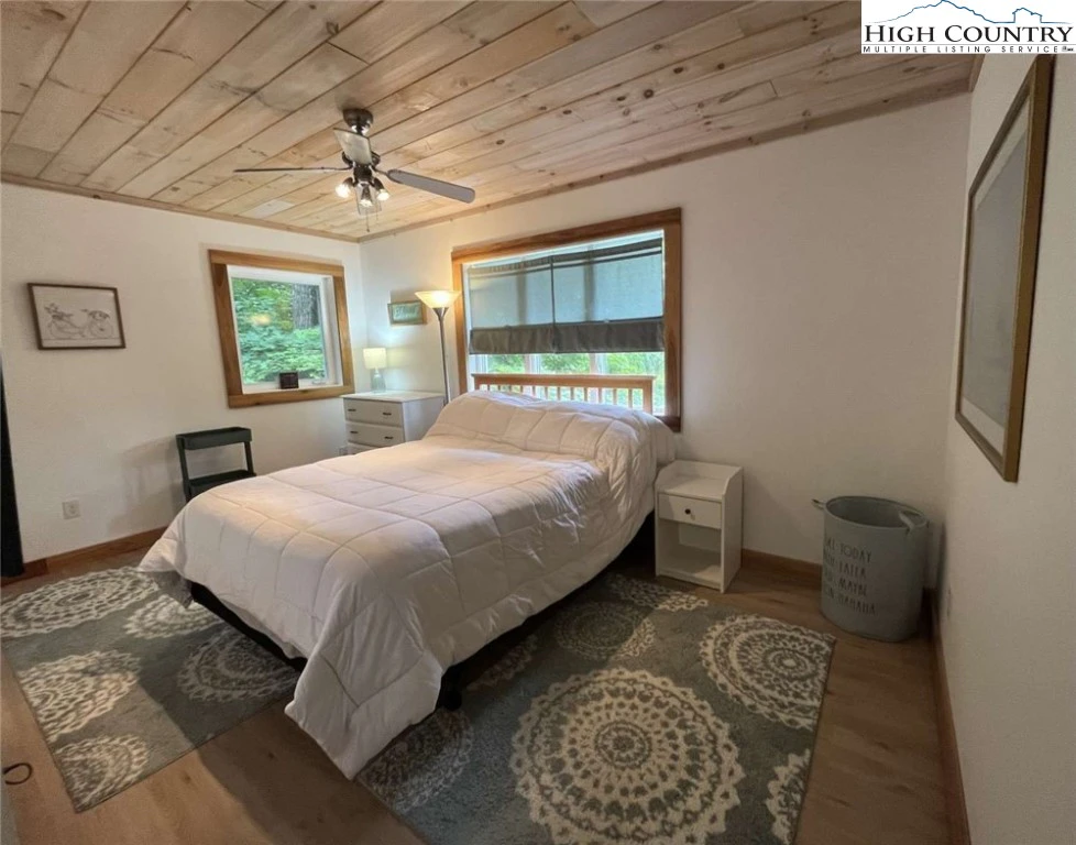 Image number 4 for the current listing