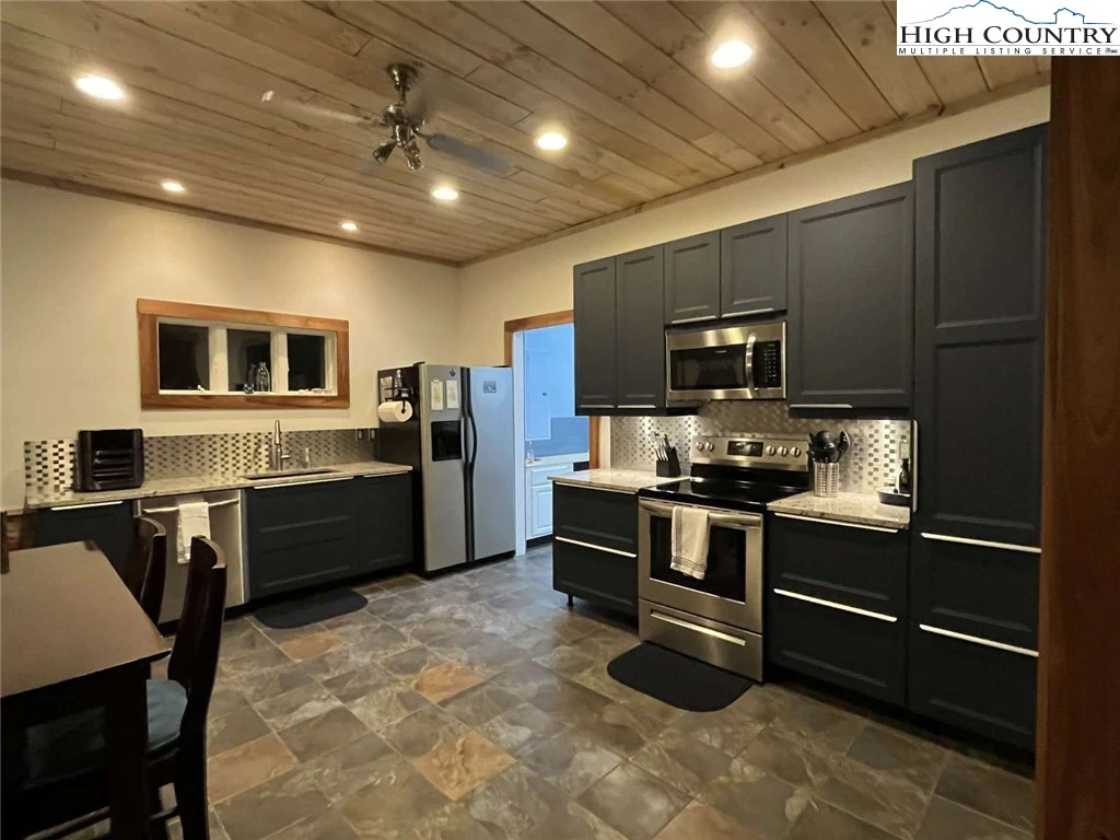 Image number 2 for the current listing