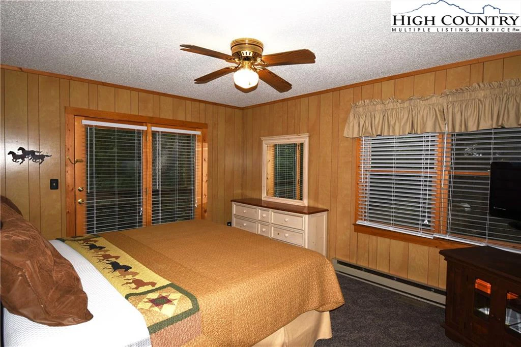 Image number 14 for the current listing