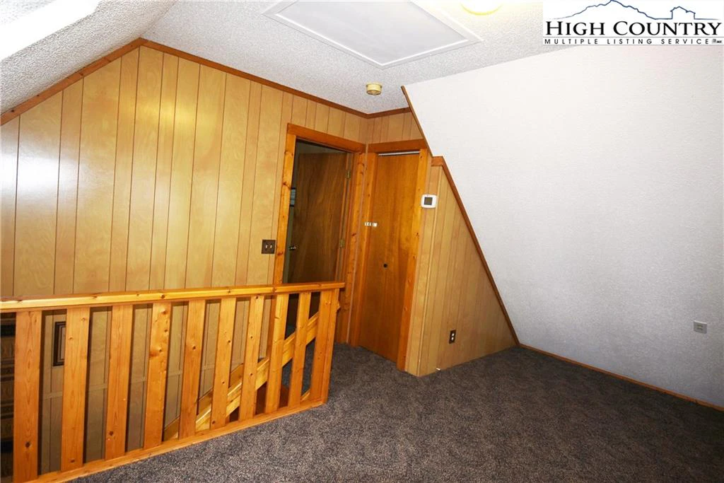Image number 11 for the current listing