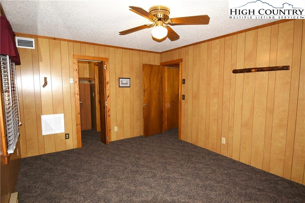 Image number 9 for the current listing