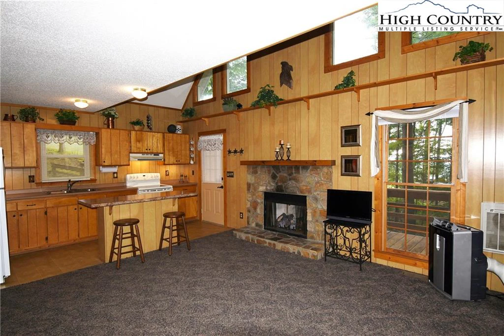 Image number 19 for the current listing