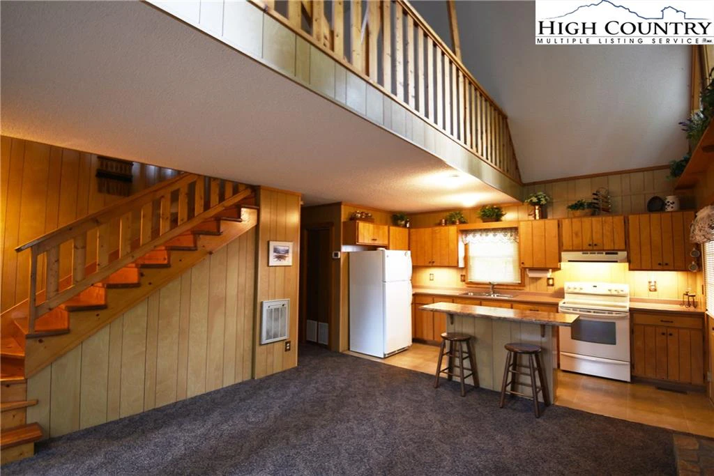 Image number 18 for the current listing