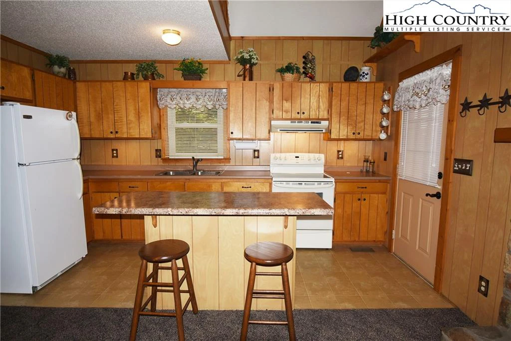 Image number 17 for the current listing