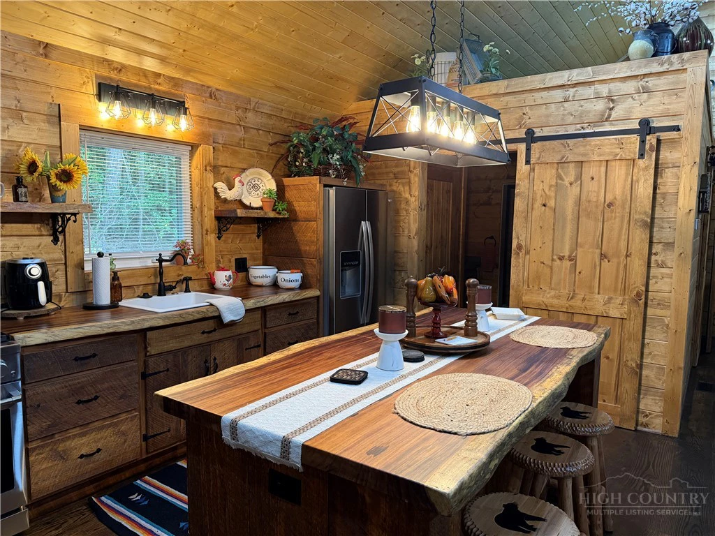 Image number 9 for the current listing