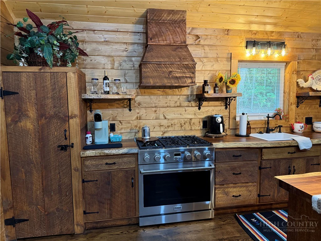 Image number 8 for the current listing