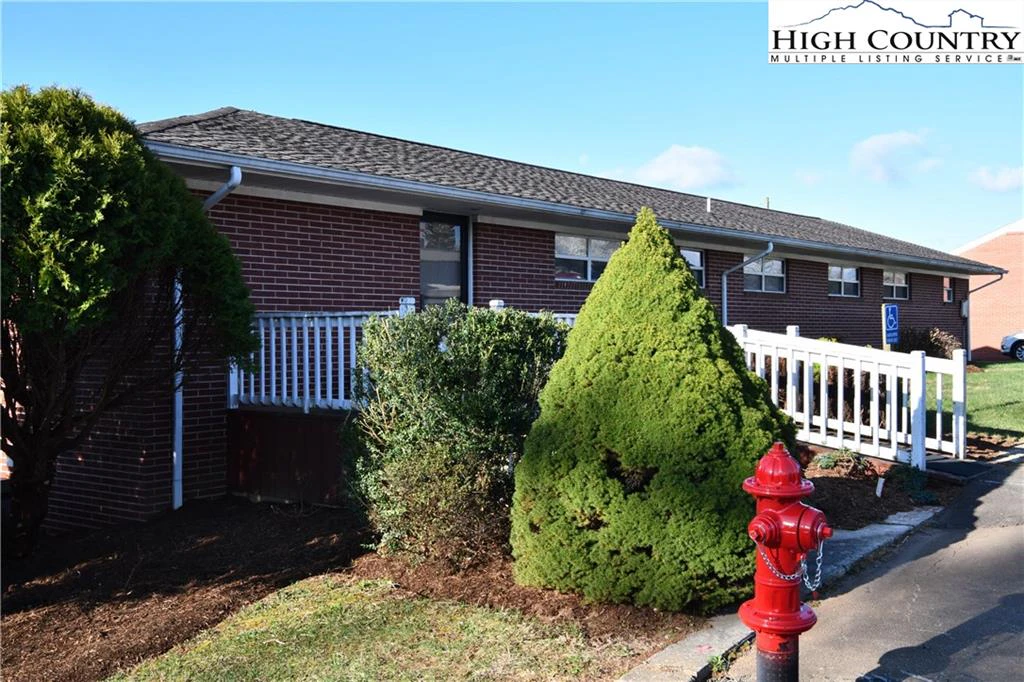 Image number 1 for the current listing