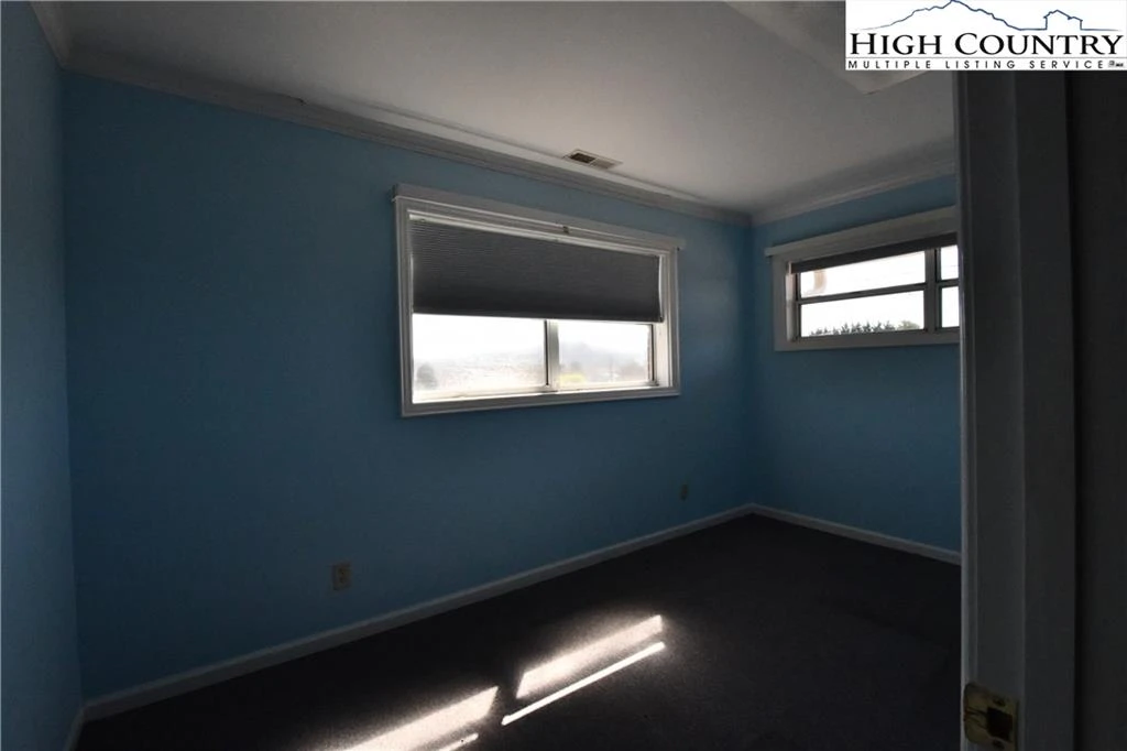 Image number 5 for the current listing