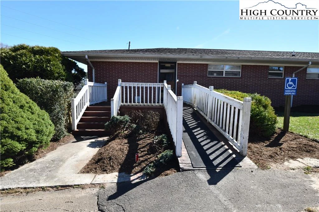 Image number 3 for the current listing