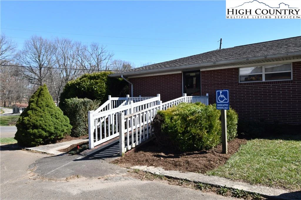 Image number 17 for the current listing