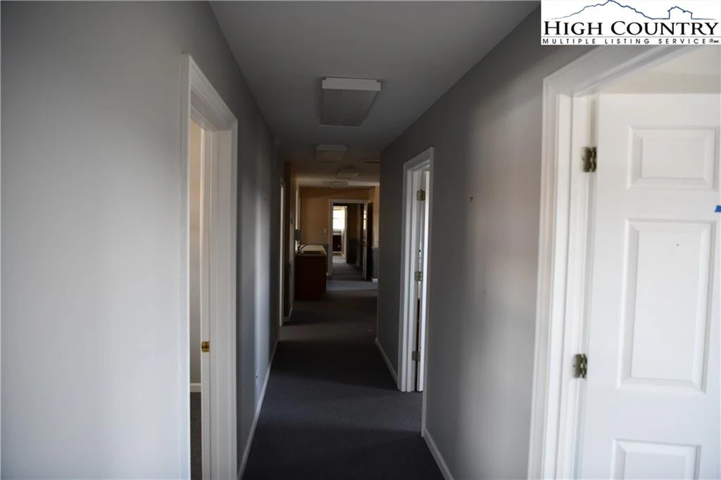Image number 11 for the current listing