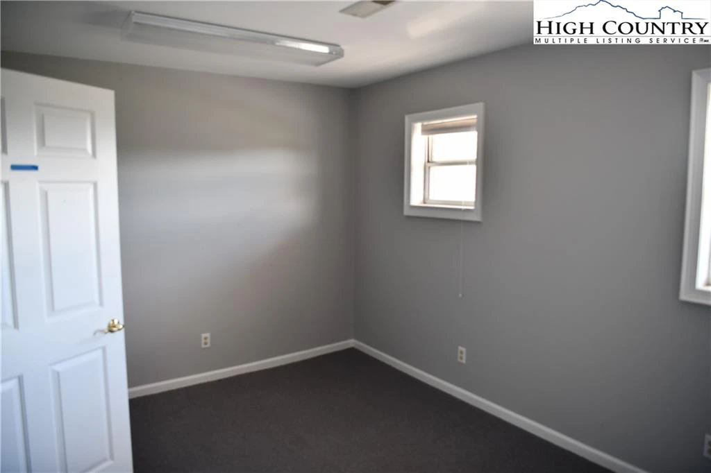 Image number 2 for the current listing
