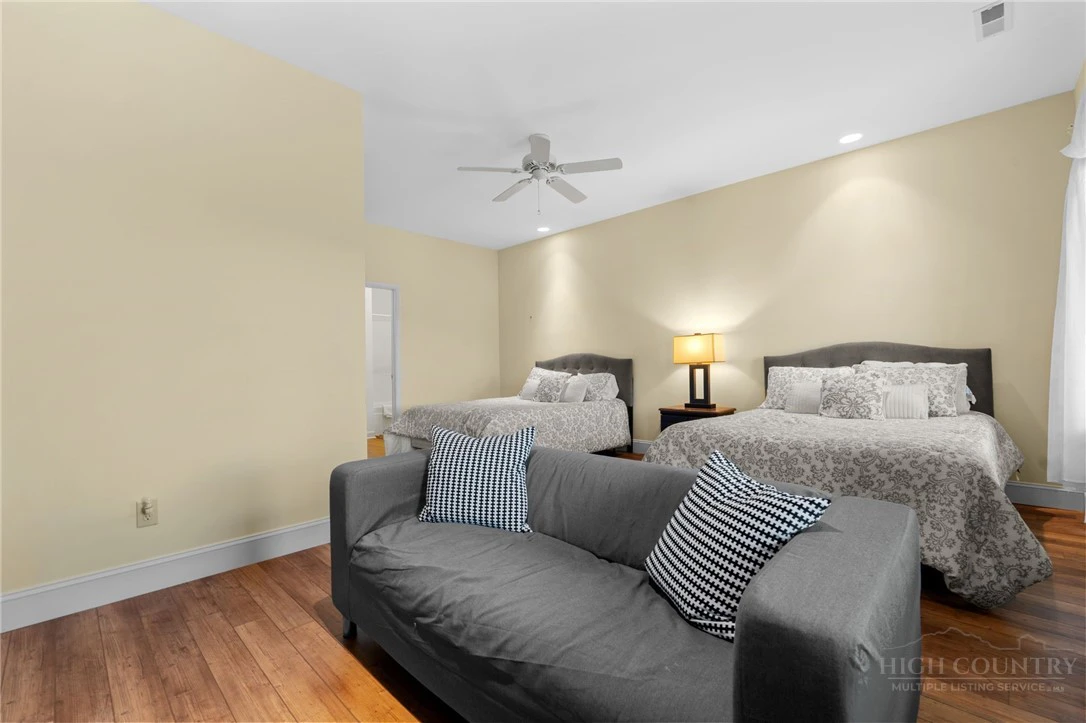 Image number 12 for the current listing