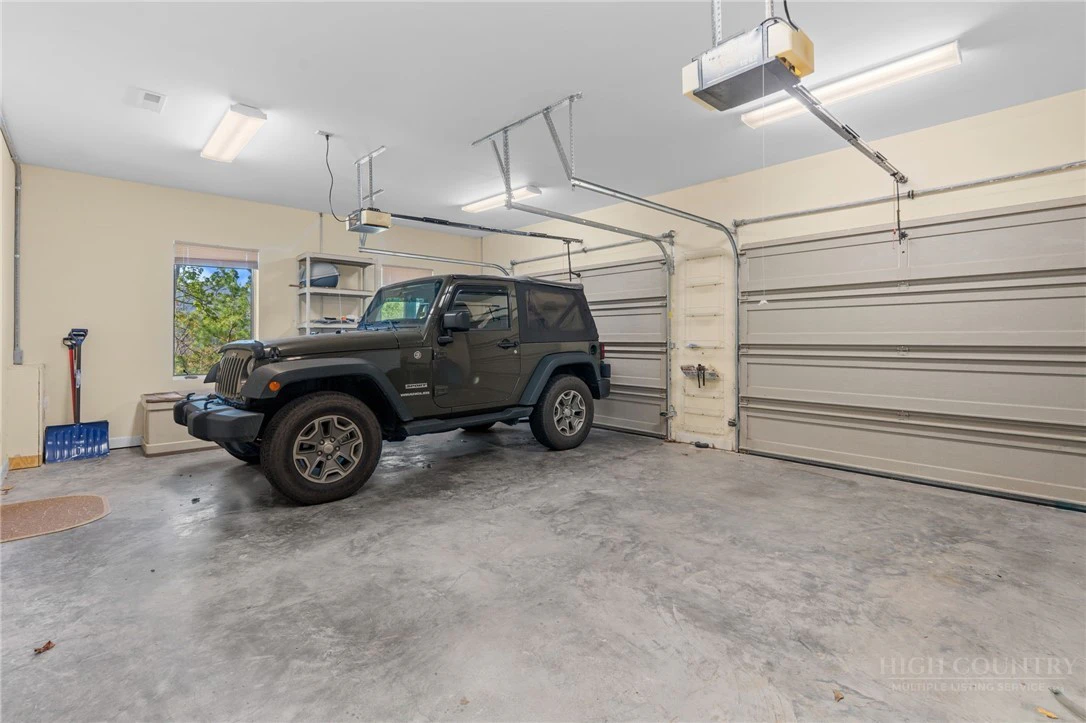 Image number 15 for the current listing