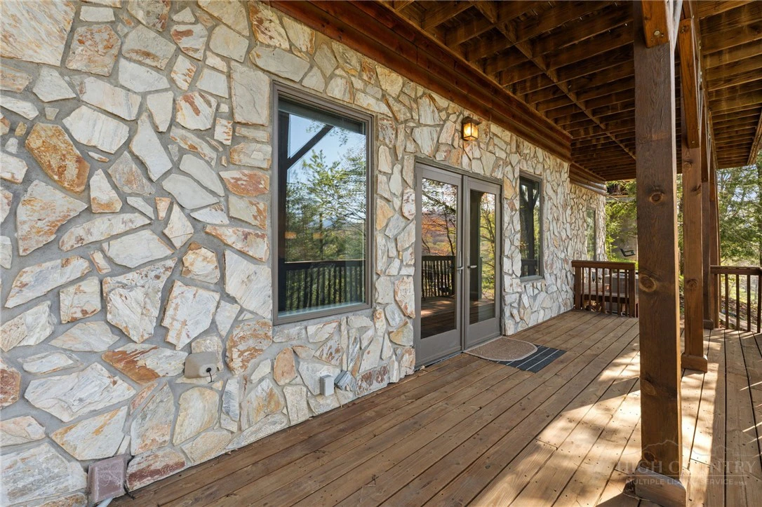 Image number 17 for the current listing